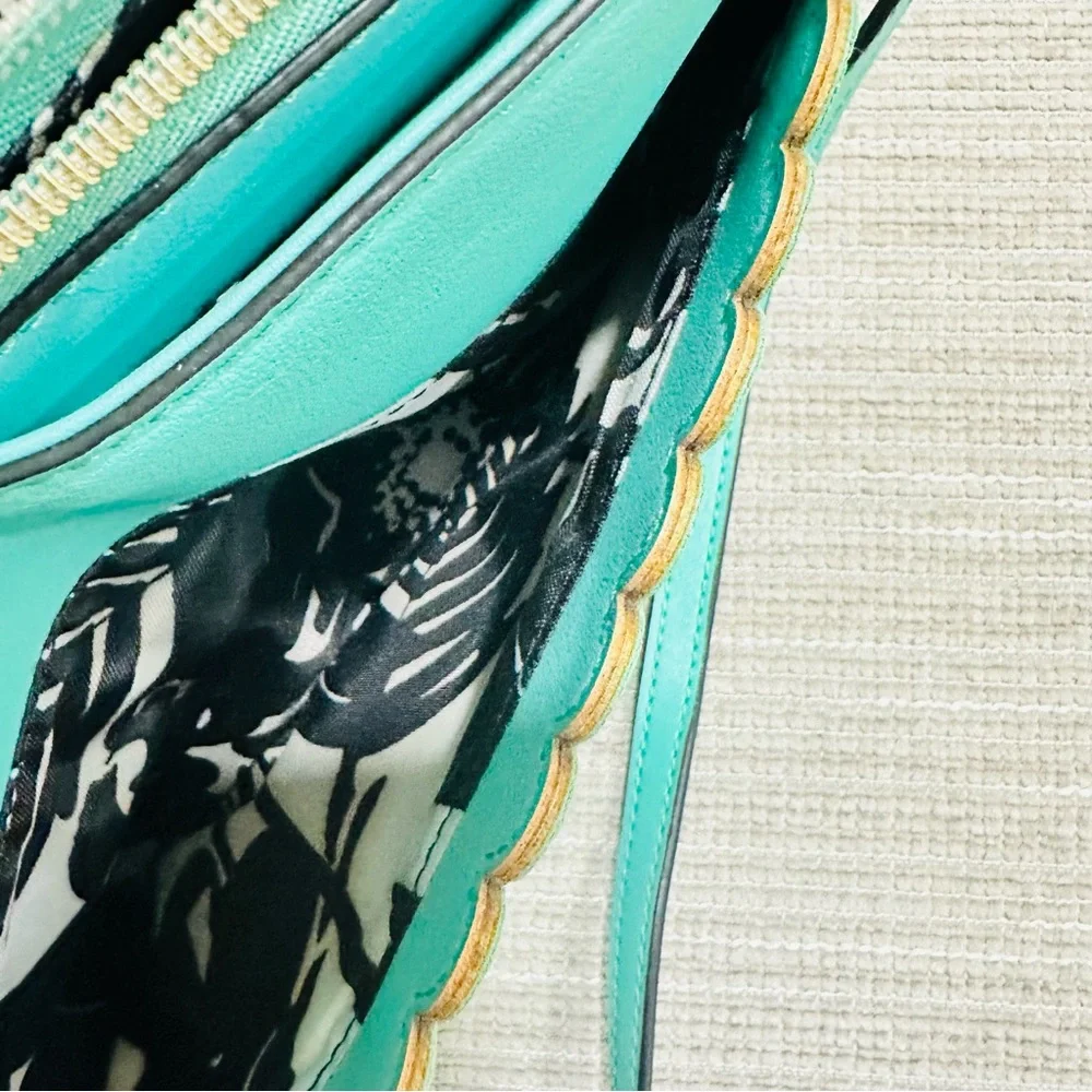 Trina Turk Teal Turquoise Scalloped Crossbody‎ Bag Gold Hardware Pre-owned